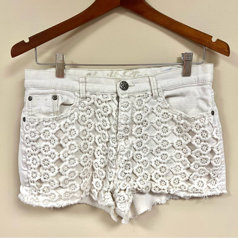 Vanilla Star lace  white shorts. Size 13